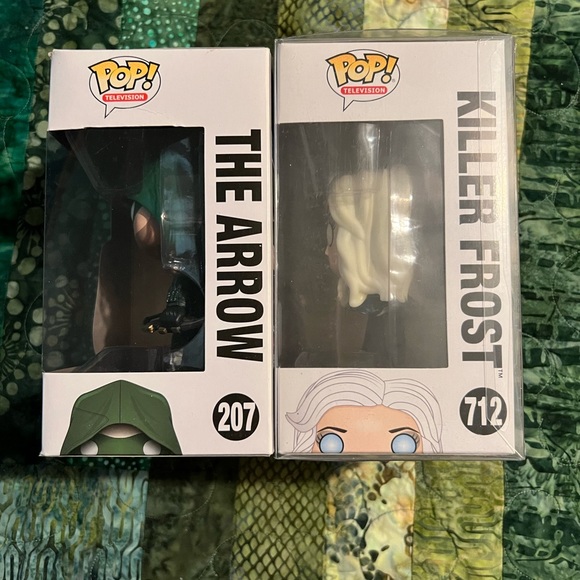 The Arrow 207 Killer Frost NYCC EX 712 Funko Pop Arrowverse pair - Picture 4 of 6